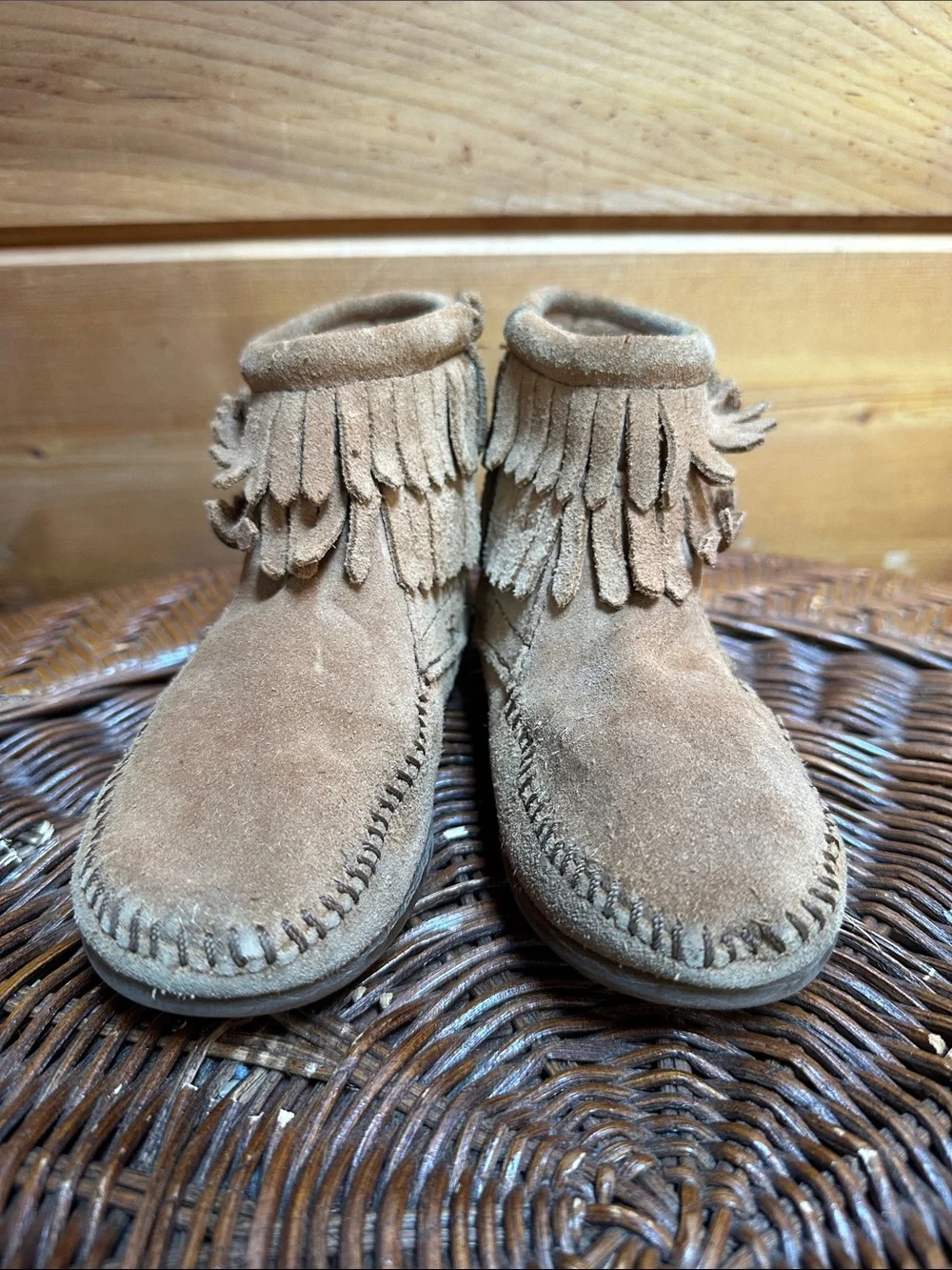 Minnetonka leather side zip moccasin fringe rigid sole size 11